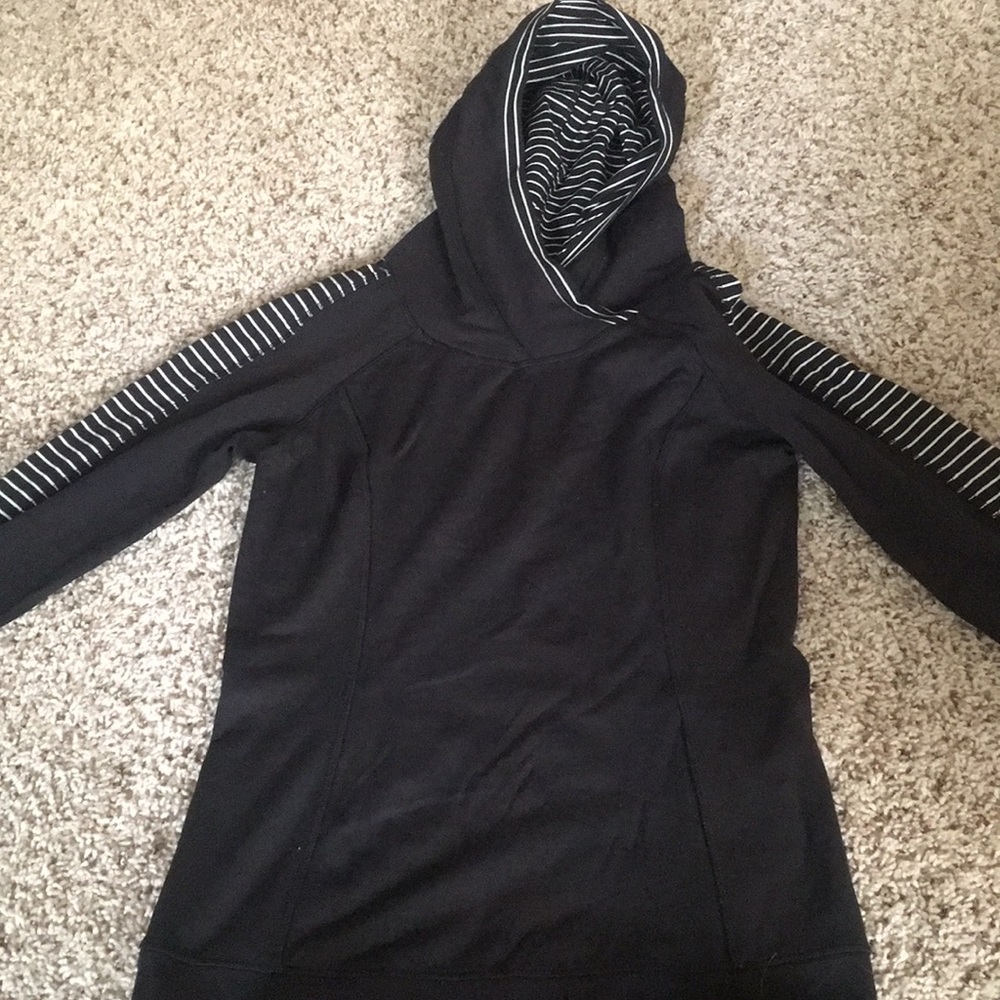 Lululemon reversible pull over